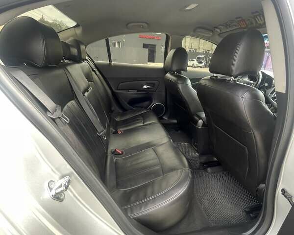 Серый Шевроле Круз, объемом двигателя 1.8 л и пробегом 240 тыс. км за 6600 $, фото 16 на Automoto.ua