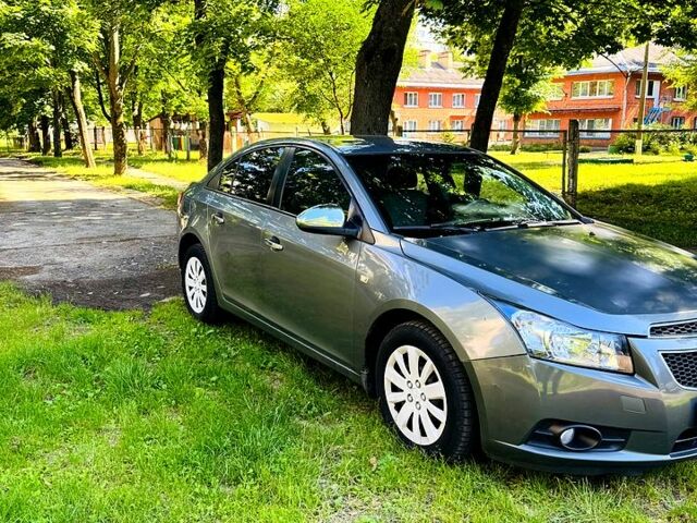 Серый Шевроле Круз, объемом двигателя 1.8 л и пробегом 142 тыс. км за 6500 $, фото 6 на Automoto.ua