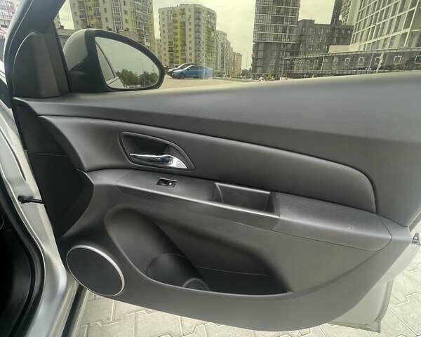 Серый Шевроле Круз, объемом двигателя 1.8 л и пробегом 240 тыс. км за 6600 $, фото 7 на Automoto.ua