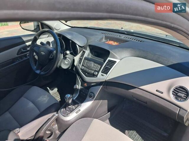 Серый Шевроле Круз, объемом двигателя 1.8 л и пробегом 240 тыс. км за 4550 $, фото 6 на Automoto.ua