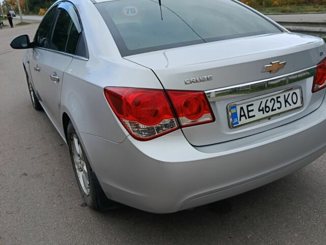 Серый Шевроле Круз, объемом двигателя 1.4 л и пробегом 280 тыс. км за 6400 $, фото 7 на Automoto.ua