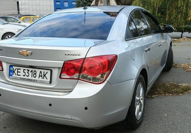 Серый Шевроле Круз, объемом двигателя 1.8 л и пробегом 259 тыс. км за 7000 $, фото 5 на Automoto.ua