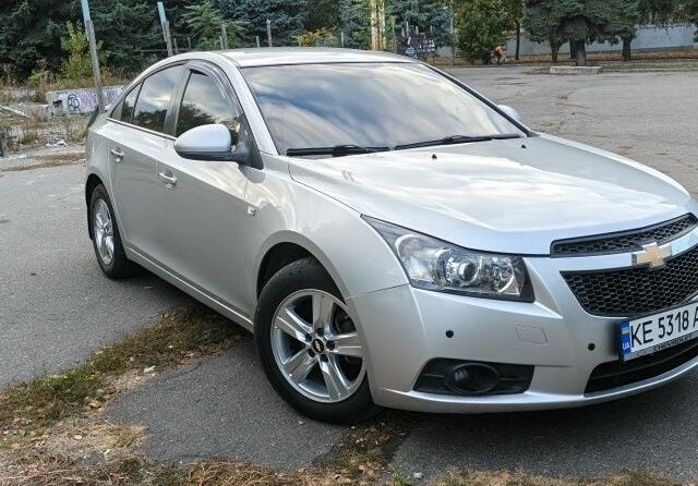 Серый Шевроле Круз, объемом двигателя 1.8 л и пробегом 259 тыс. км за 7000 $, фото 1 на Automoto.ua