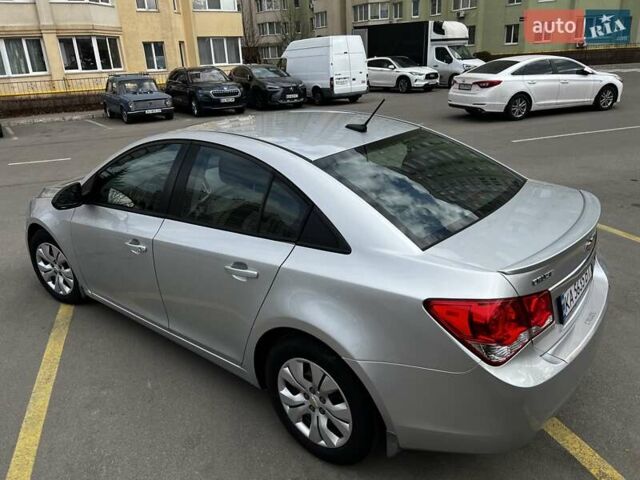 Серый Шевроле Круз, объемом двигателя 1.82 л и пробегом 170 тыс. км за 6800 $, фото 5 на Automoto.ua