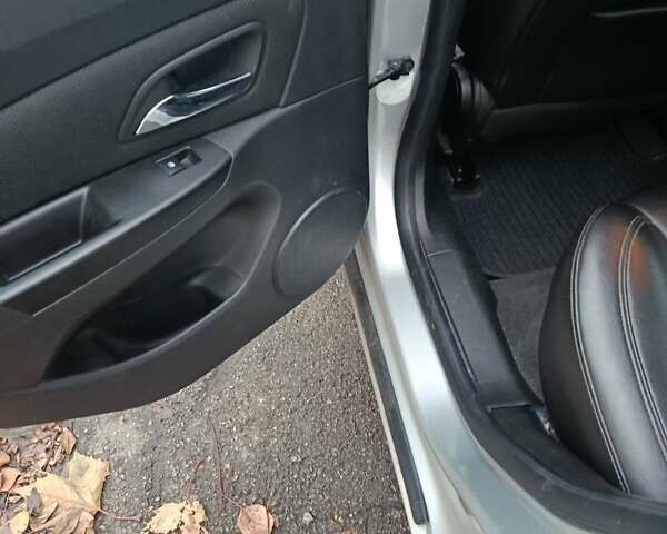 Сірий Шевроле Круз, об'ємом двигуна 1.4 л та пробігом 238 тис. км за 6700 $, фото 10 на Automoto.ua