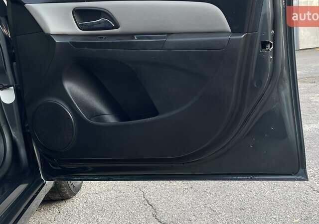 Серый Шевроле Круз, объемом двигателя 1.36 л и пробегом 260 тыс. км за 6750 $, фото 14 на Automoto.ua