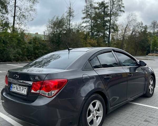 Серый Шевроле Круз, объемом двигателя 1.36 л и пробегом 233 тыс. км за 7000 $, фото 3 на Automoto.ua