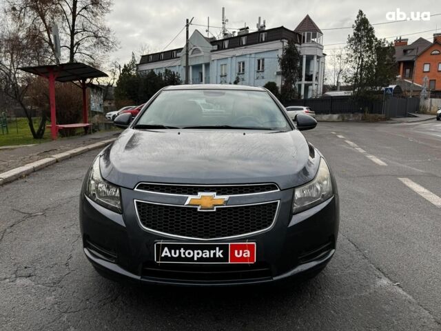 Серый Шевроле Круз, объемом двигателя 1.4 л и пробегом 257 тыс. км за 6440 $, фото 1 на Automoto.ua