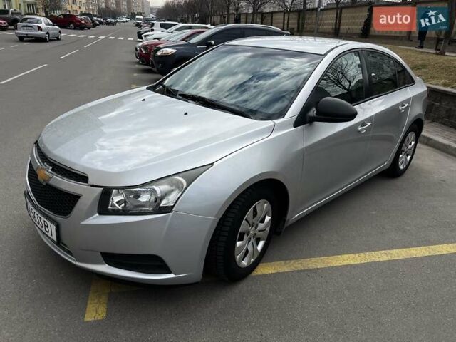 Серый Шевроле Круз, объемом двигателя 1.82 л и пробегом 170 тыс. км за 6800 $, фото 1 на Automoto.ua