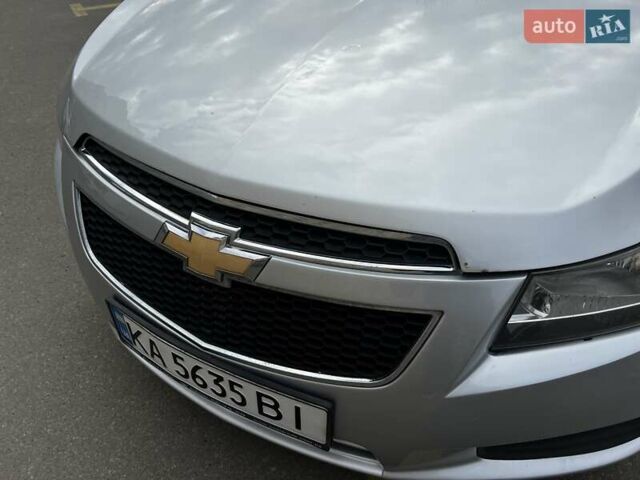 Серый Шевроле Круз, объемом двигателя 1.82 л и пробегом 170 тыс. км за 6800 $, фото 9 на Automoto.ua