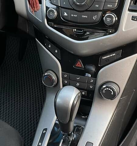 Серый Шевроле Круз, объемом двигателя 1.36 л и пробегом 260 тыс. км за 6750 $, фото 11 на Automoto.ua