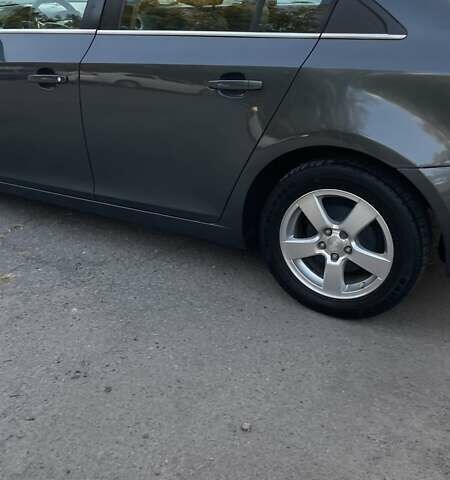 Серый Шевроле Круз, объемом двигателя 1.36 л и пробегом 260 тыс. км за 6750 $, фото 7 на Automoto.ua