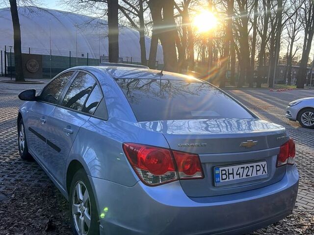 Серый Шевроле Круз, объемом двигателя 1.8 л и пробегом 200 тыс. км за 5000 $, фото 2 на Automoto.ua