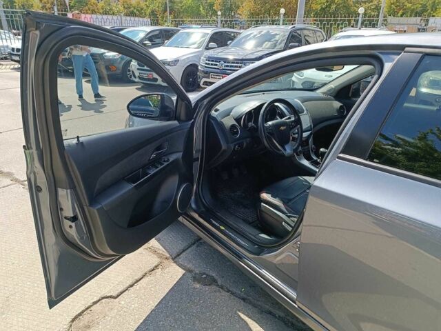 Серый Шевроле Круз, объемом двигателя 1.6 л и пробегом 272 тыс. км за 5440 $, фото 18 на Automoto.ua