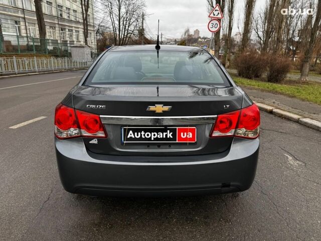 Серый Шевроле Круз, объемом двигателя 1.4 л и пробегом 257 тыс. км за 6440 $, фото 6 на Automoto.ua
