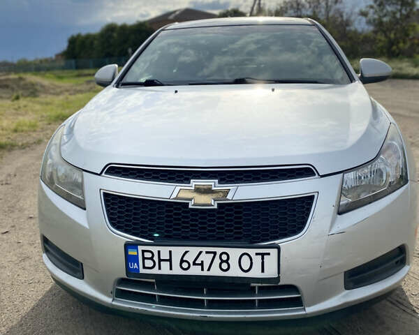 Сірий Шевроле Круз, об'ємом двигуна 2 л та пробігом 190 тис. км за 6800 $, фото 6 на Automoto.ua