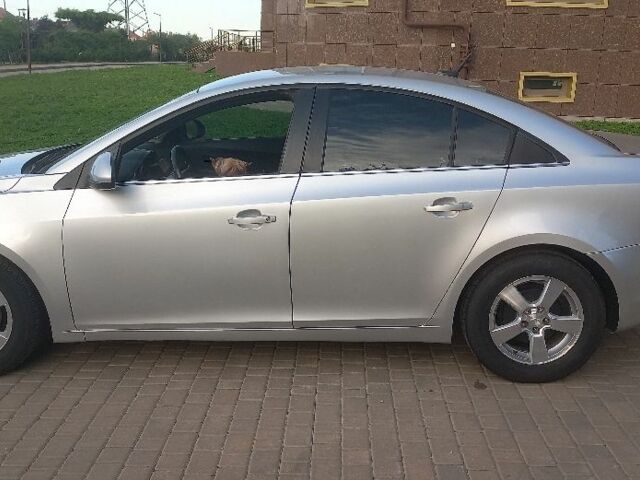 Серый Шевроле Круз, объемом двигателя 1.4 л и пробегом 112 тыс. км за 7499 $, фото 2 на Automoto.ua