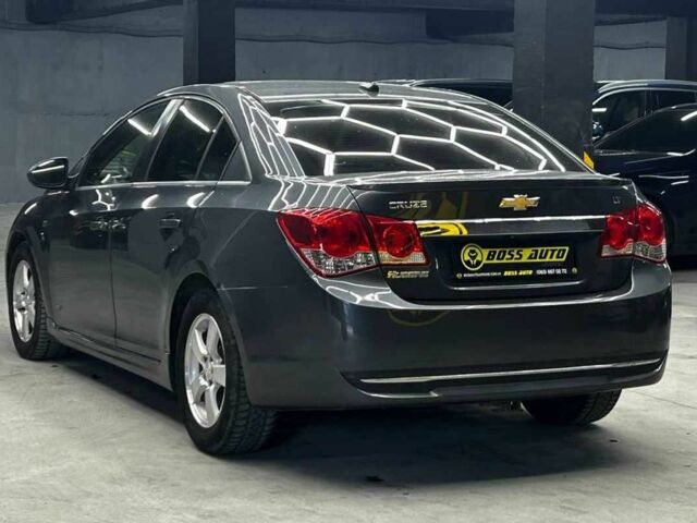 Серый Шевроле Круз, объемом двигателя 1.4 л и пробегом 130 тыс. км за 7200 $, фото 3 на Automoto.ua