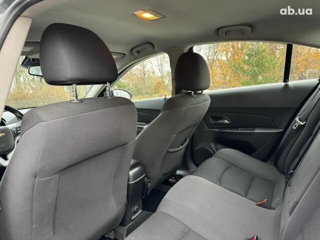 Серый Шевроле Круз, объемом двигателя 1.4 л и пробегом 257 тыс. км за 6440 $, фото 25 на Automoto.ua