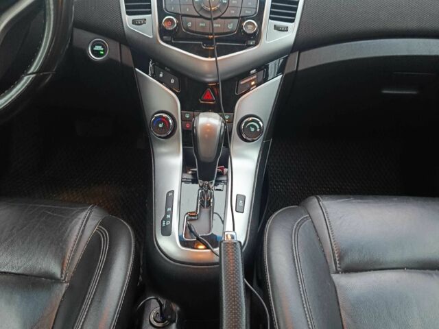 Серый Шевроле Круз, объемом двигателя 1.4 л и пробегом 238 тыс. км за 6300 $, фото 16 на Automoto.ua