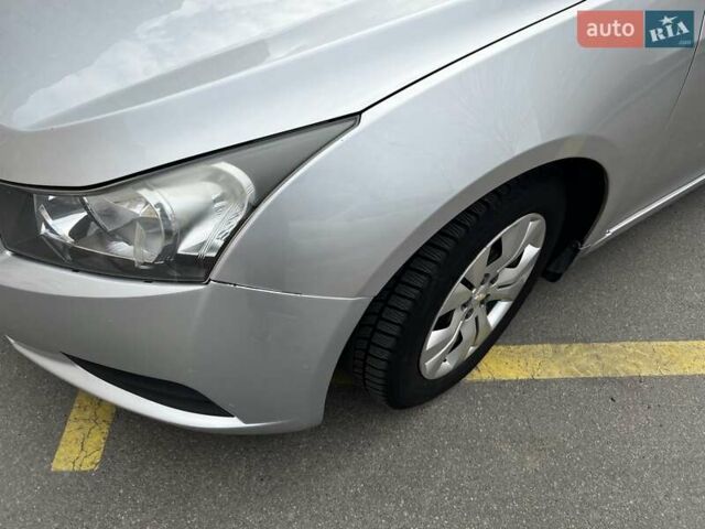 Серый Шевроле Круз, объемом двигателя 1.82 л и пробегом 170 тыс. км за 6800 $, фото 10 на Automoto.ua