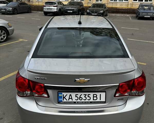 Серый Шевроле Круз, объемом двигателя 1.82 л и пробегом 170 тыс. км за 6800 $, фото 4 на Automoto.ua