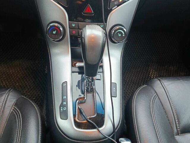 Серый Шевроле Круз, объемом двигателя 1.4 л и пробегом 238 тыс. км за 6300 $, фото 17 на Automoto.ua