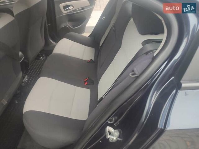 Серый Шевроле Круз, объемом двигателя 1.8 л и пробегом 233 тыс. км за 6200 $, фото 5 на Automoto.ua