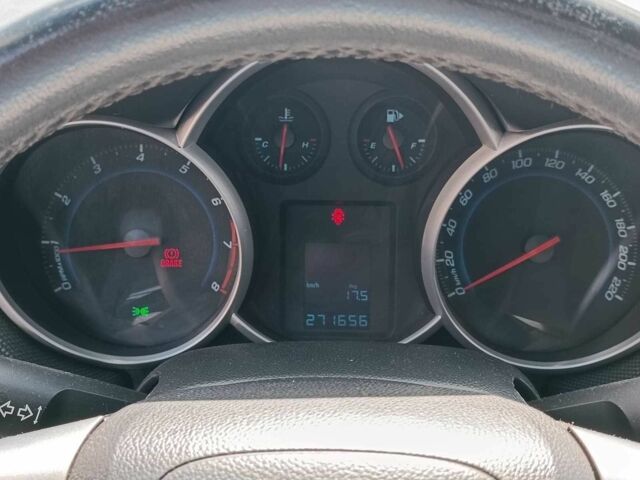 Серый Шевроле Круз, объемом двигателя 1.6 л и пробегом 272 тыс. км за 5440 $, фото 23 на Automoto.ua