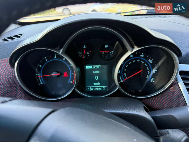 Серый Шевроле Круз, объемом двигателя 1.4 л и пробегом 290 тыс. км за 7200 $, фото 3 на Automoto.ua