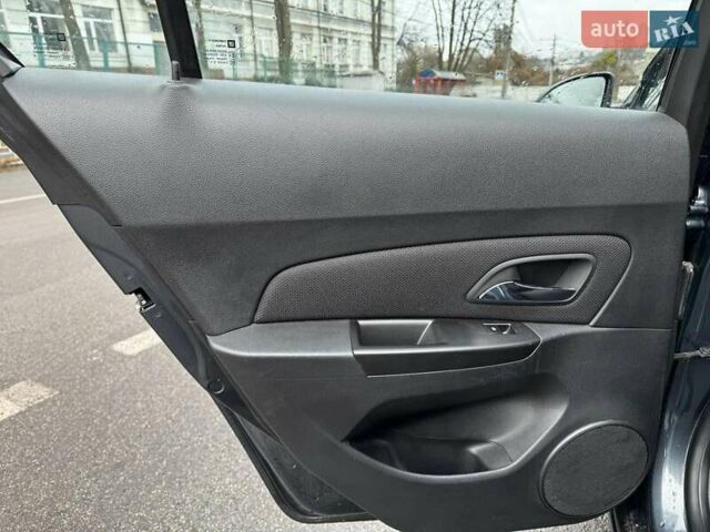 Сірий Шевроле Круз, об'ємом двигуна 1.4 л та пробігом 257 тис. км за 6440 $, фото 24 на Automoto.ua