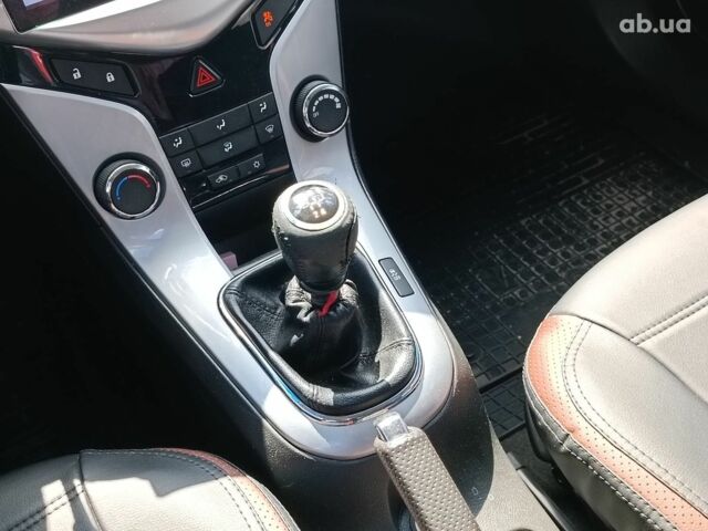 Серый Шевроле Круз, объемом двигателя 1.6 л и пробегом 272 тыс. км за 6940 $, фото 17 на Automoto.ua