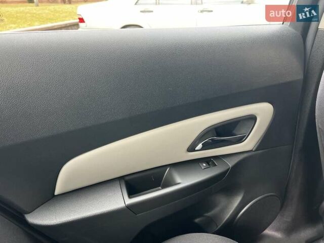 Серый Шевроле Круз, объемом двигателя 1.82 л и пробегом 170 тыс. км за 6800 $, фото 25 на Automoto.ua