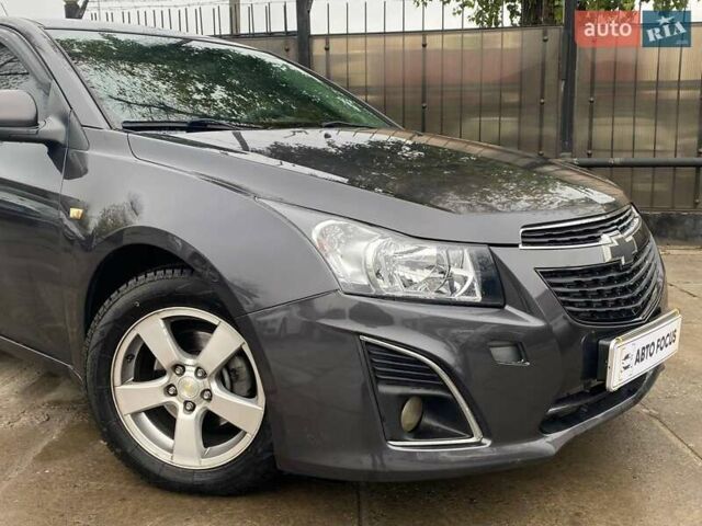 Серый Шевроле Круз, объемом двигателя 1.36 л и пробегом 233 тыс. км за 7090 $, фото 3 на Automoto.ua
