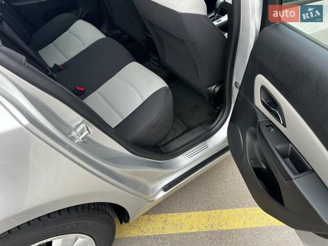 Серый Шевроле Круз, объемом двигателя 1.82 л и пробегом 170 тыс. км за 6800 $, фото 24 на Automoto.ua