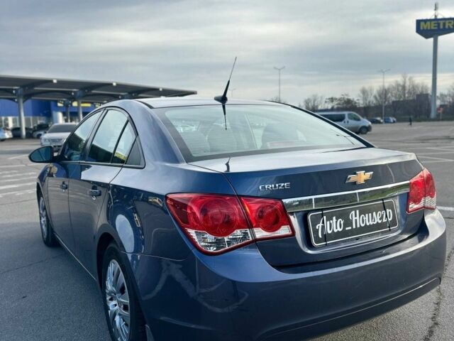 Сірий Шевроле Круз, об'ємом двигуна 0 л та пробігом 217 тис. км за 6999 $, фото 4 на Automoto.ua