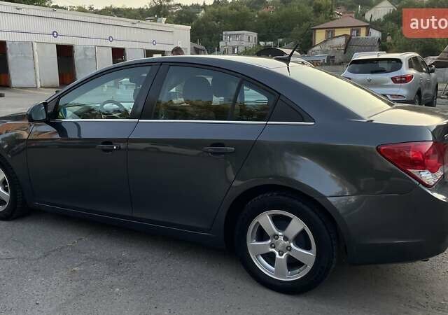 Серый Шевроле Круз, объемом двигателя 1.36 л и пробегом 260 тыс. км за 6750 $, фото 5 на Automoto.ua