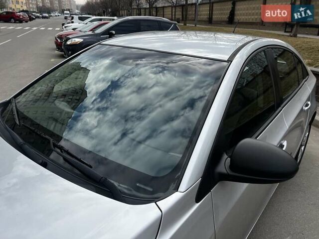 Серый Шевроле Круз, объемом двигателя 1.82 л и пробегом 170 тыс. км за 6800 $, фото 7 на Automoto.ua