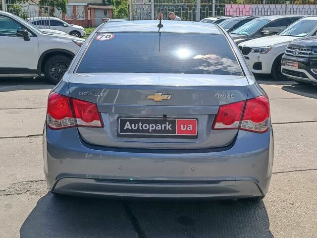 Серый Шевроле Круз, объемом двигателя 1.6 л и пробегом 272 тыс. км за 5440 $, фото 8 на Automoto.ua