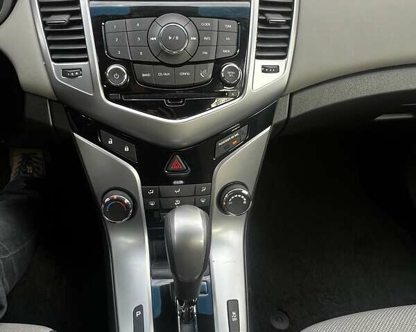 Серый Шевроле Круз, объемом двигателя 1.82 л и пробегом 170 тыс. км за 6800 $, фото 30 на Automoto.ua