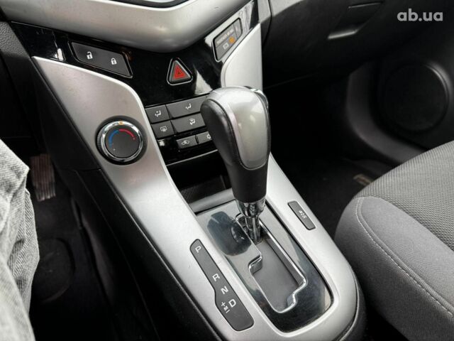 Серый Шевроле Круз, объемом двигателя 1.4 л и пробегом 257 тыс. км за 6440 $, фото 21 на Automoto.ua