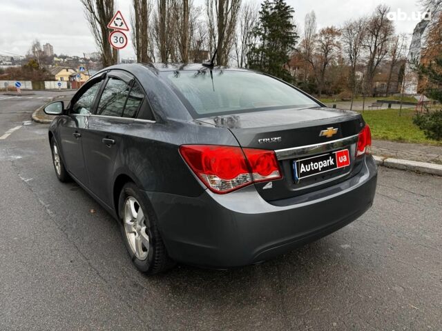 Серый Шевроле Круз, объемом двигателя 1.4 л и пробегом 257 тыс. км за 6440 $, фото 7 на Automoto.ua