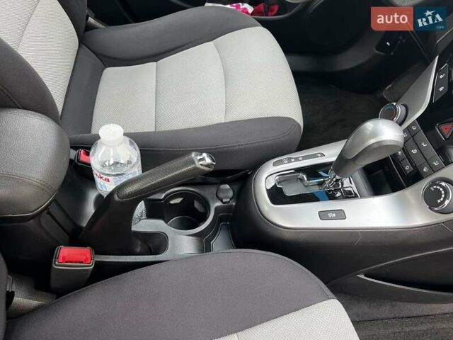 Серый Шевроле Круз, объемом двигателя 1.82 л и пробегом 170 тыс. км за 6800 $, фото 21 на Automoto.ua