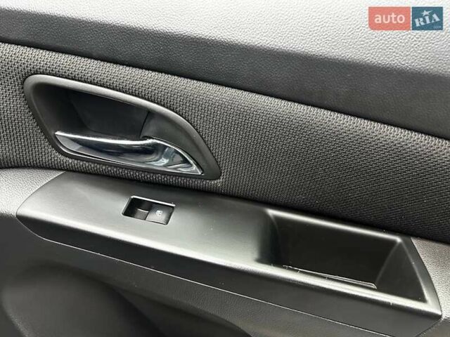 Сірий Шевроле Круз, об'ємом двигуна 1.4 л та пробігом 130 тис. км за 7200 $, фото 18 на Automoto.ua