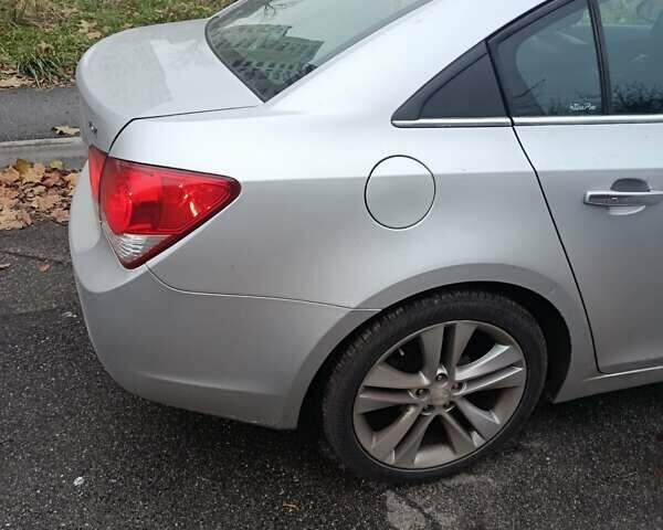 Сірий Шевроле Круз, об'ємом двигуна 1.4 л та пробігом 238 тис. км за 6700 $, фото 4 на Automoto.ua