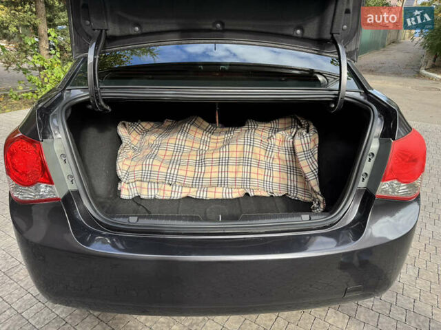 Сірий Шевроле Круз, об'ємом двигуна 1.8 л та пробігом 194 тис. км за 8200 $, фото 15 на Automoto.ua