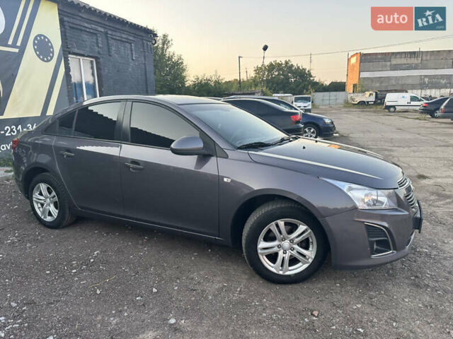 Серый Шевроле Круз, объемом двигателя 1.8 л и пробегом 273 тыс. км за 7999 $, фото 6 на Automoto.ua