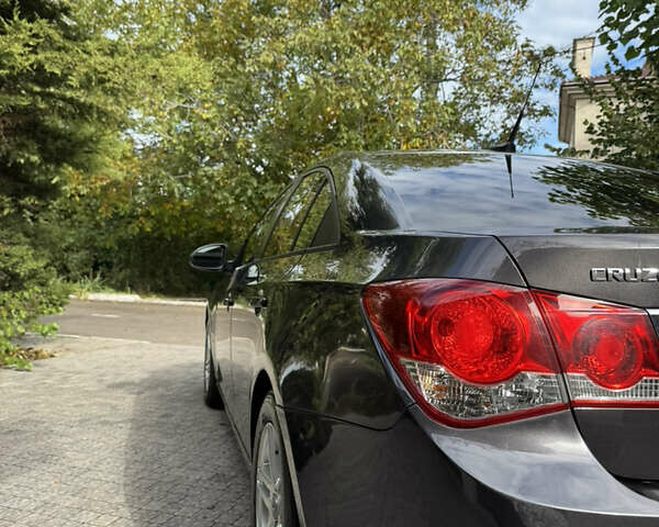 Сірий Шевроле Круз, об'ємом двигуна 1.8 л та пробігом 194 тис. км за 8200 $, фото 5 на Automoto.ua