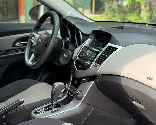 Сірий Шевроле Круз, об'ємом двигуна 1.8 л та пробігом 194 тис. км за 8200 $, фото 10 на Automoto.ua