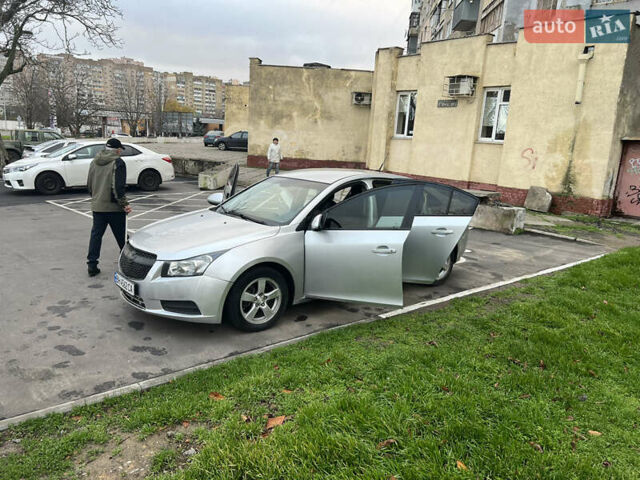 Серый Шевроле Круз, объемом двигателя 1.8 л и пробегом 179 тыс. км за 6000 $, фото 9 на Automoto.ua